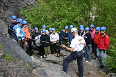 Tokkelen en hiken tijdens een werkweek of schoolreis in de Ardennen.